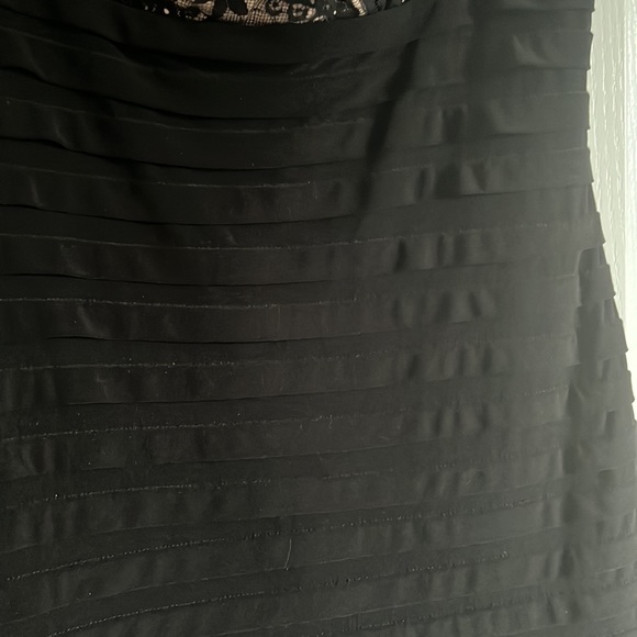 Body con dress with lace top - Picture 3 of 7